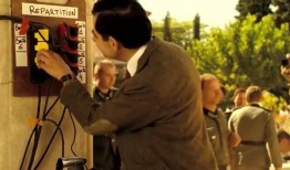 导演爆料群演视频,群演幕后生活，真实视频曝光引热议